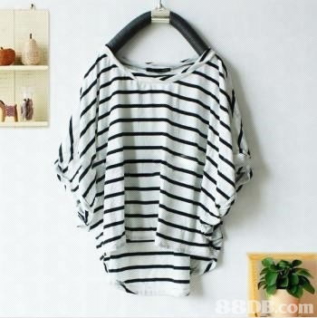 香港日本時裝批發為您提供各類上衣 t shirt 長衫等精品服飾