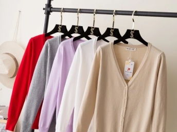 圖 低價處理庫存工廠跳樓貨北京便宜男女裝棉服10元四季服裝批發(fā) 北京服裝 鞋帽 箱包